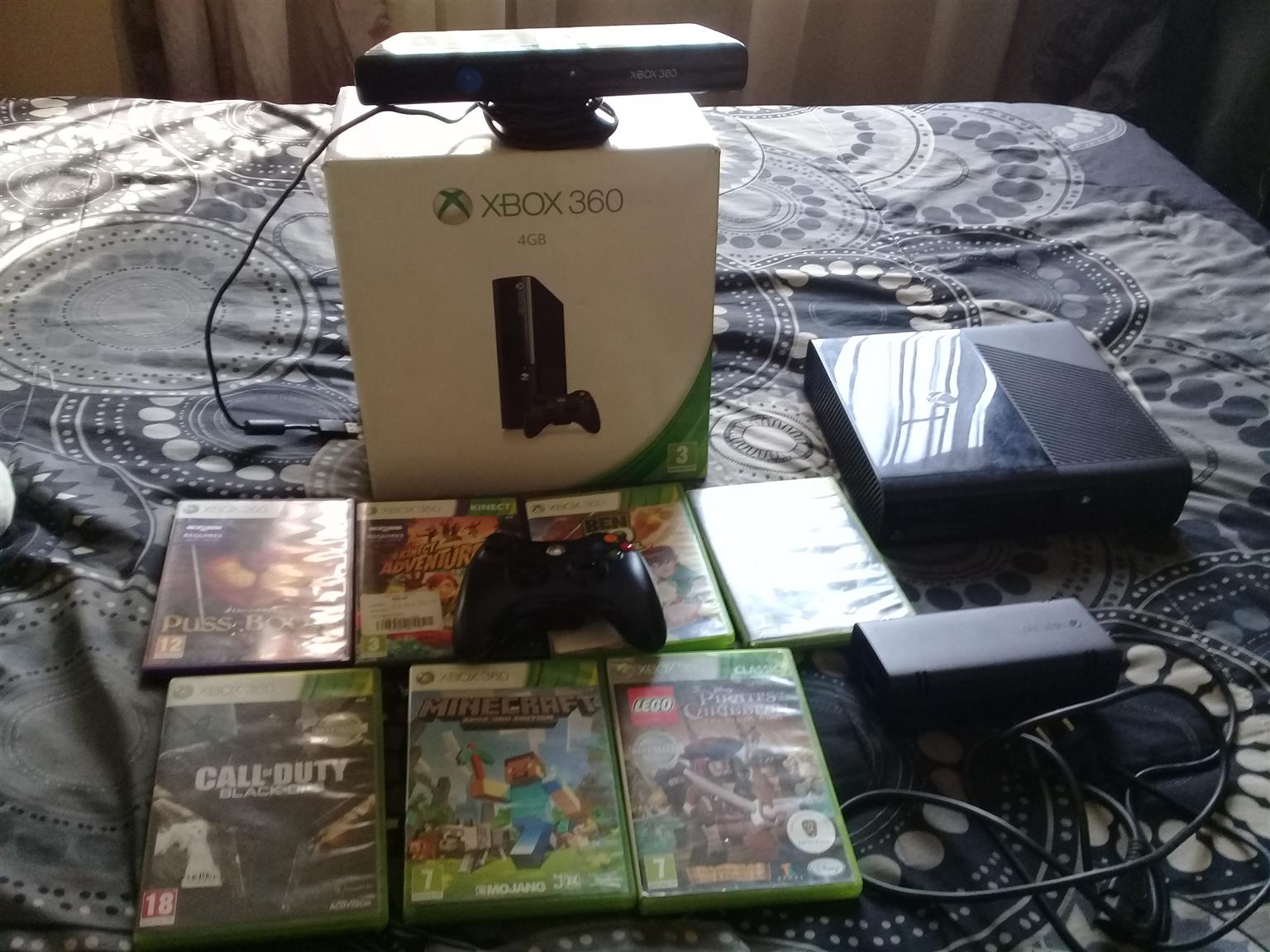 X Box 360 Black with Kinect and games etc. | Junk Mail