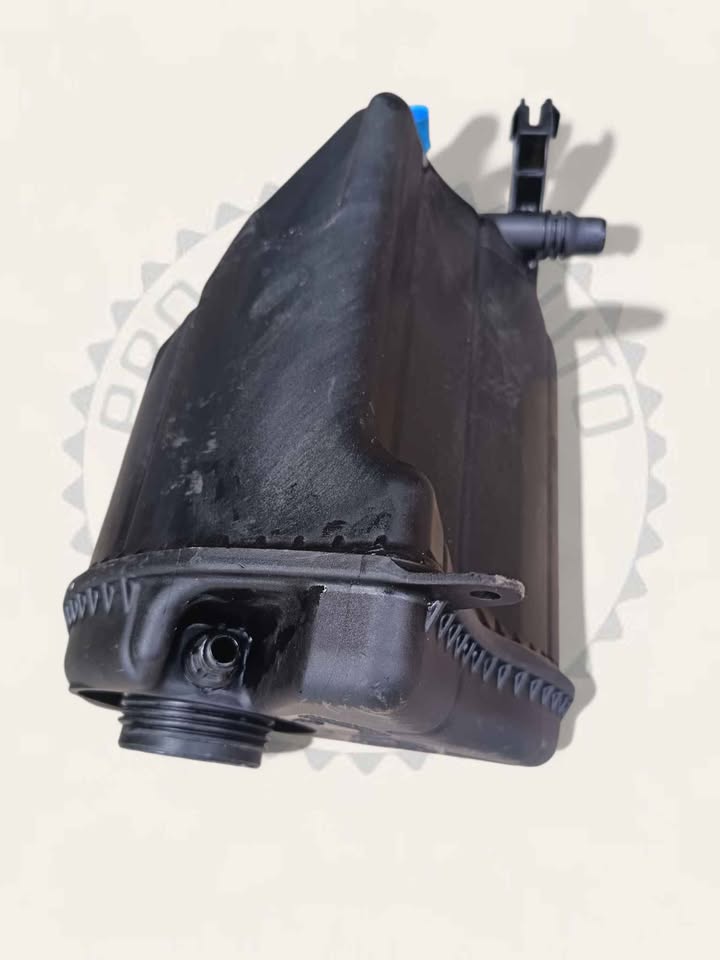 BMW WATER 5/6/7 SERIES WATER BOTTLE/RESERVOIR /EXPANSION TANK AVAILABLE FOR SALE - Private Seller BMW WATER 5/6/7 SERIES WATER BOTTLE/RESERVOIR /EXPANSION TANK AVAILABLE FOR SALE - Private Seller