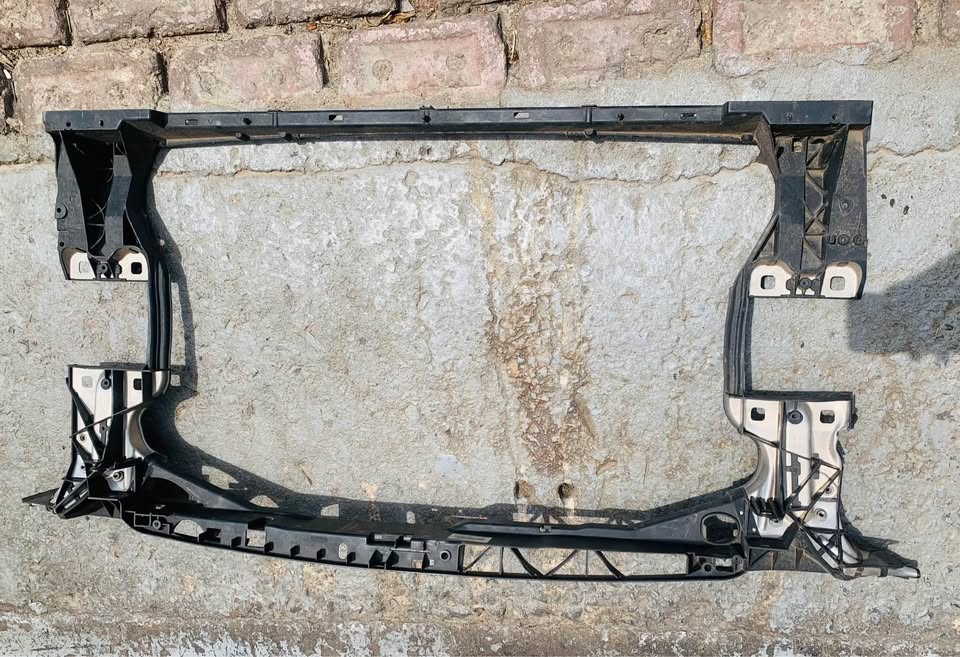 AUDI A4 S4 B9 8W RADIATOR SUPPORT - Private Seller