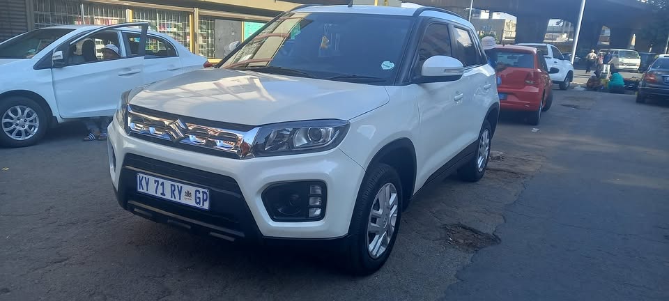 2022 SUZUKI BREEZA VITARA 1.5 MANUAL TRANSMISSION, WHITE COLOUR
