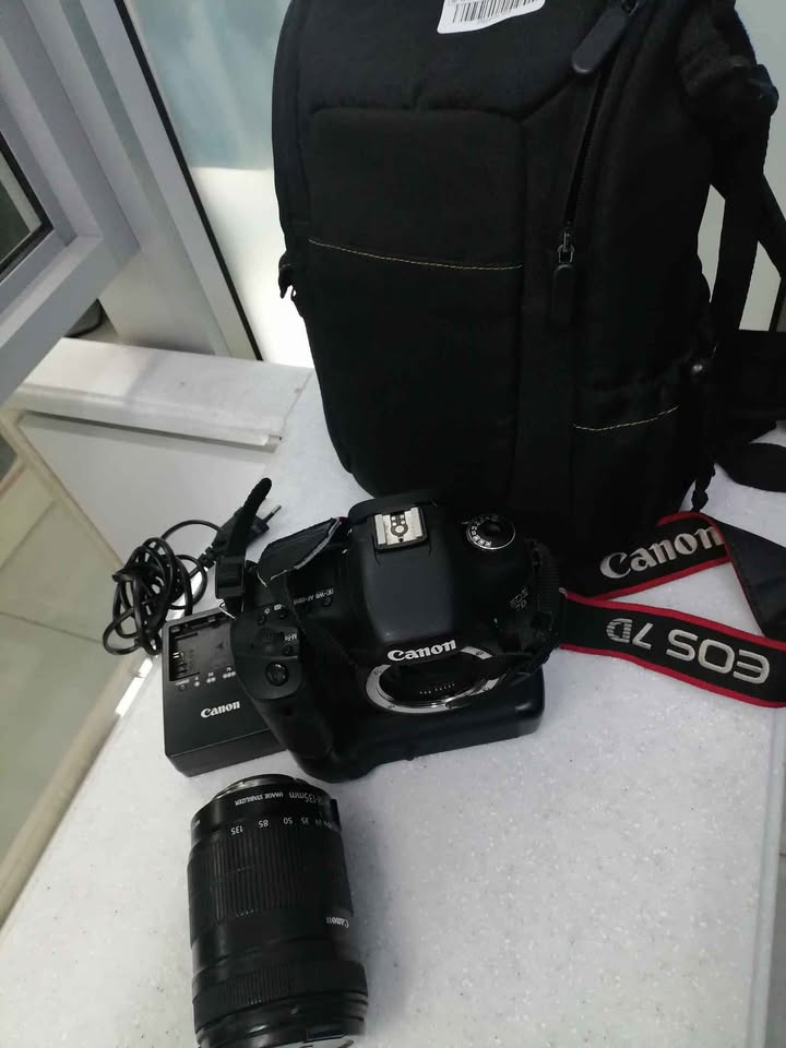 CANON EOS 7D DIGITAL CAMERA
