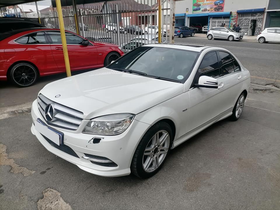 2011 Mercedes Benz C200 CGI AMG Automatic and leather seat Sunroof