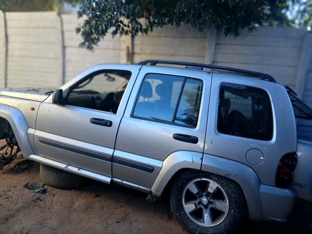 Jeep Cherokee 3.7 V6 ekg stripping for parts - Private Seller Jeep Cherokee 3.7 V6 ekg stripping for parts - Private Seller