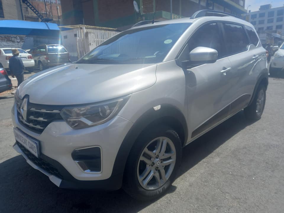 2020 RENUALT TRIBER 1.0 PETROL, MANUAL TRANSMISSION, SILVER COLOUR