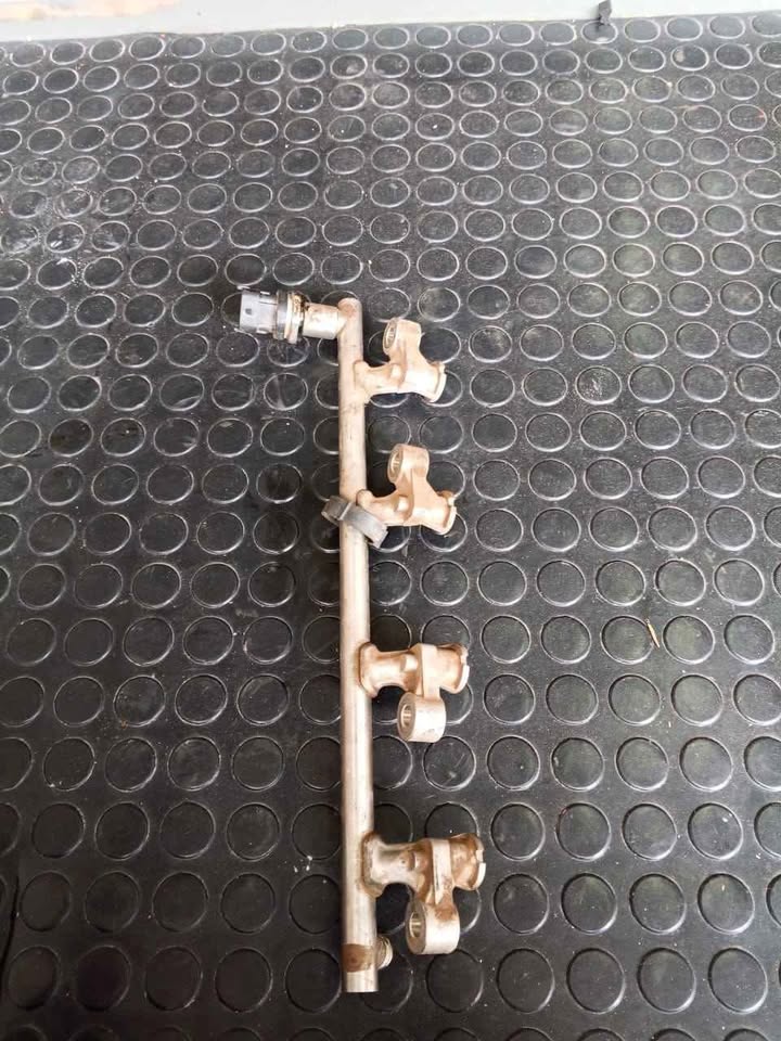 Mazda 2 Skyactive P520 Engine  Injector rail.. - Private Seller