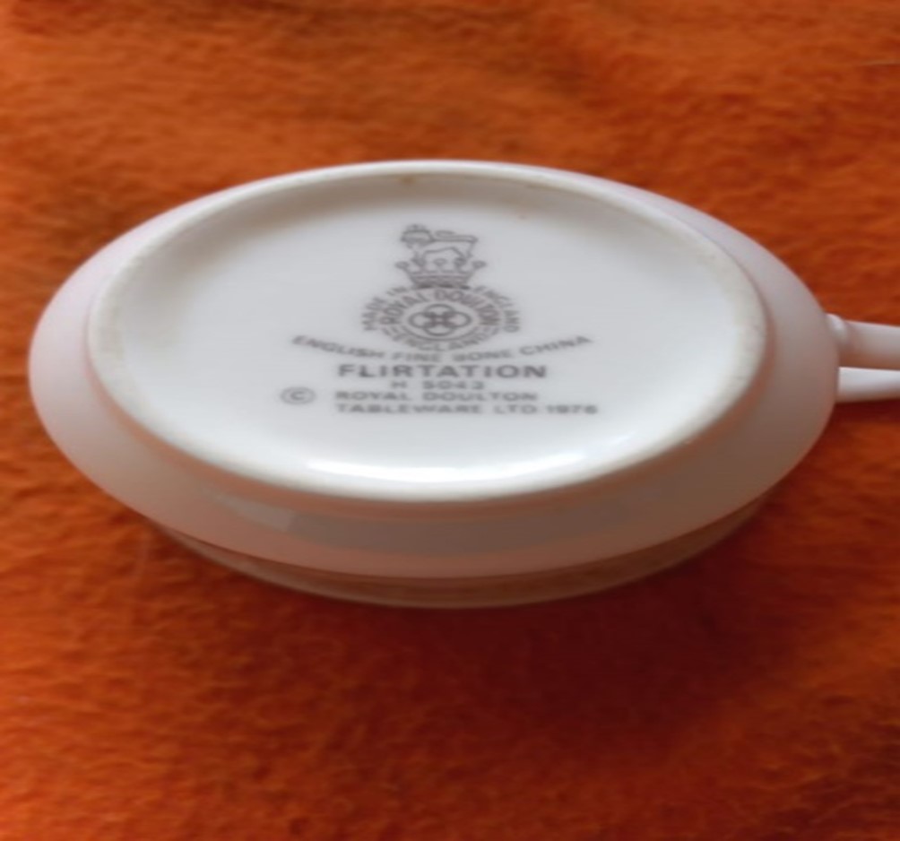 ROYAL DOULTON FLIRTATION (H5043)