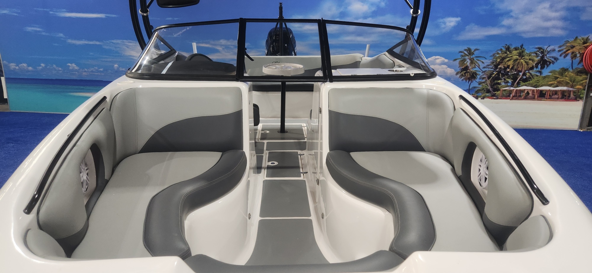 CLASSIC 230 ON TRAILER 300 HP SUZUKI 4 STROKE 2024 MODEL 19 HOUR