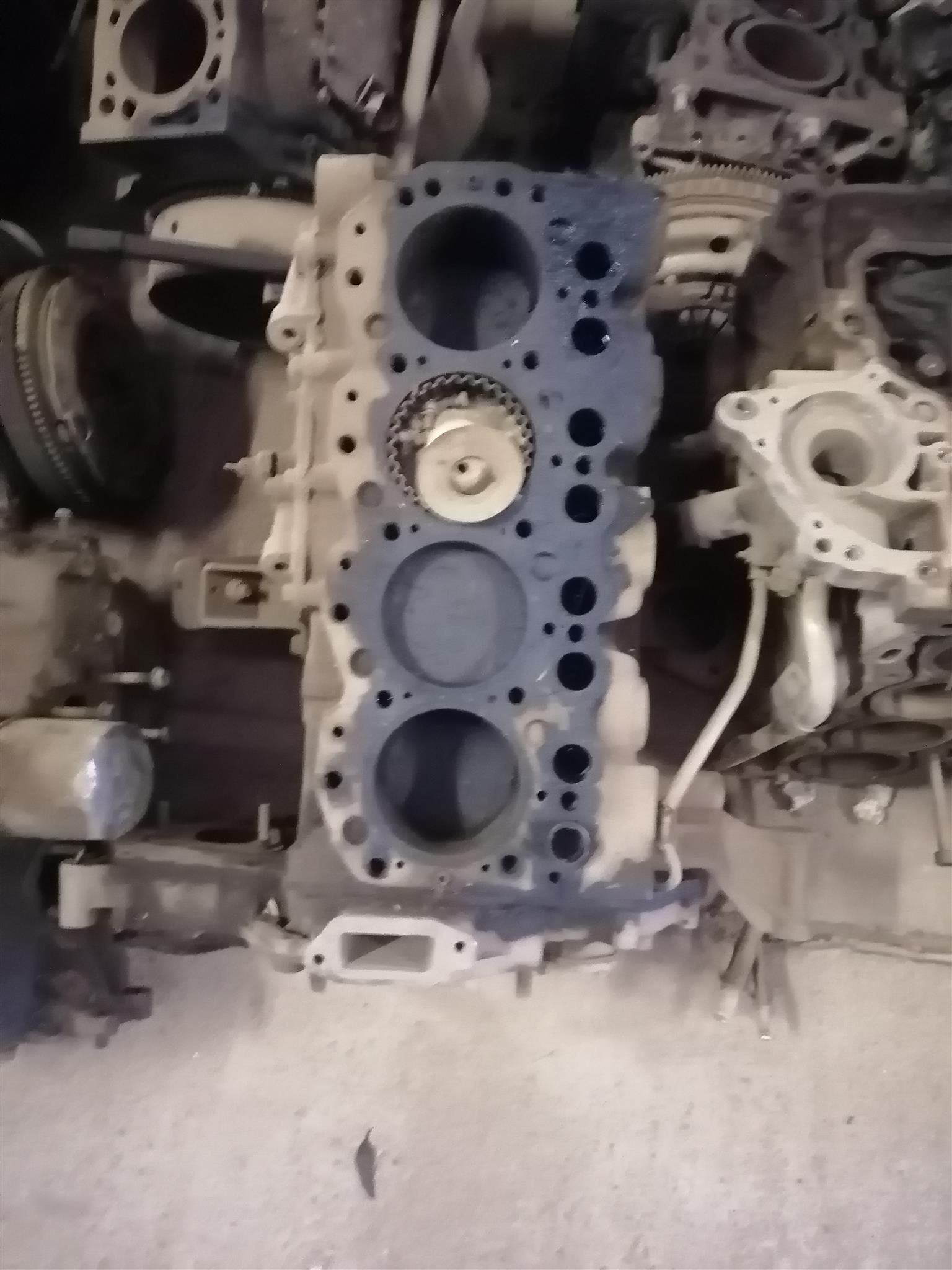 Stripping Nissan 2.5 block crank and pistons for spares - Private Seller