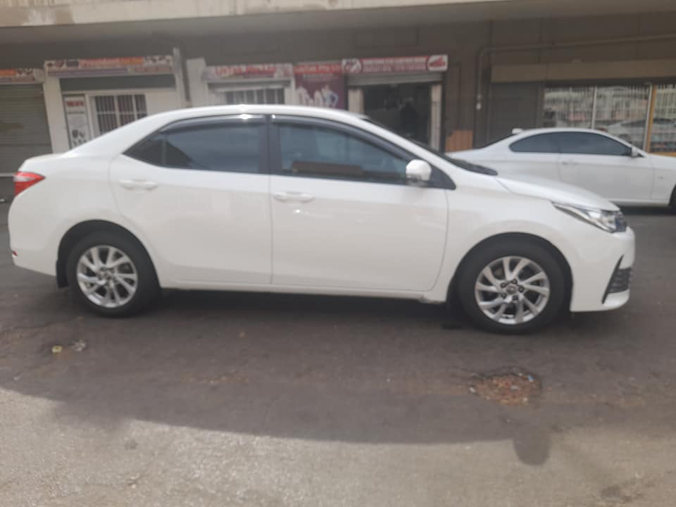 2017 TOYOTA COROLLA 1.6 PRESTIGE MANUAL LEATHER SEATS EXCELLENT CONDITION AVAILABLE