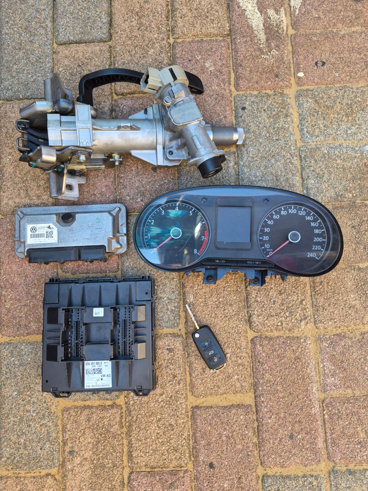 Polo vivo 2018 up lockset, - Private Seller Polo vivo 2018 up lockset, - Private Seller