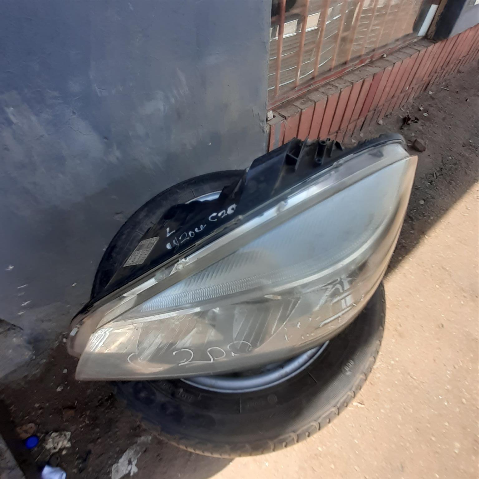 MERCEDES BENZ C-CLASS C-200 LEFT HEADLIGHT FOR SALE DELIVERY AVAILABLE - Private Seller