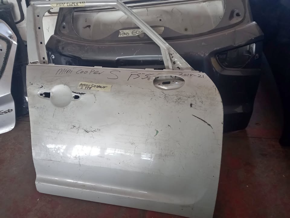 2018 - 2021 Mini Cooper S F55 Front Door Shell Right Side - Private Seller 2018 - 2021 Mini Cooper S F55 Front Door Shell Right Side - Private Seller