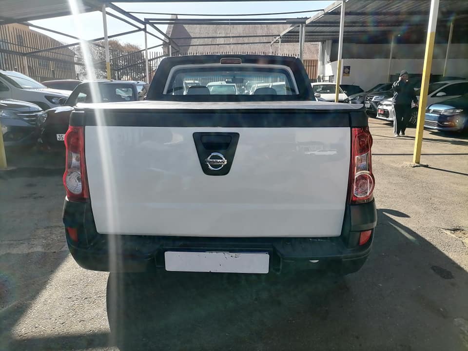 2012 Nissan Np200 1.6i Bakkie with a Spare key