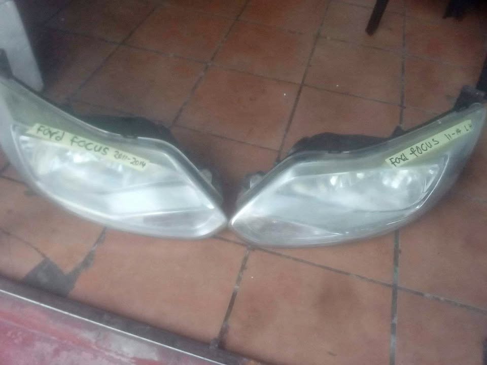 Ford focus head light (both sides) - Private Seller Ford focus head light (both sides) - Private Seller