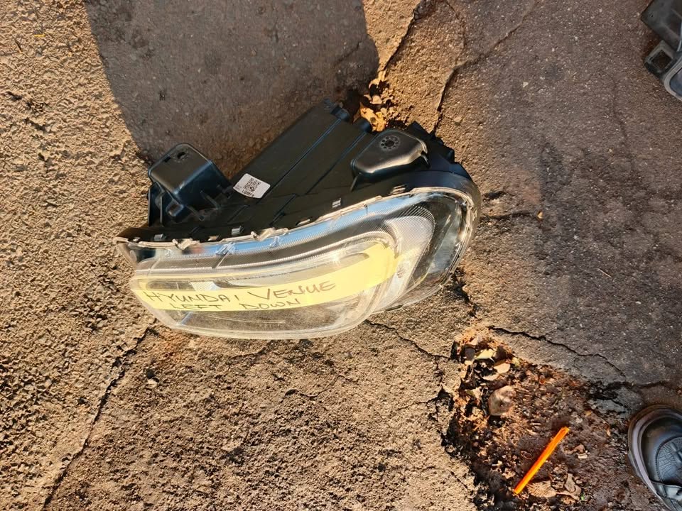 Hyundai Venue left down Headlight - Private Seller Hyundai Venue left down Headlight - Private Seller