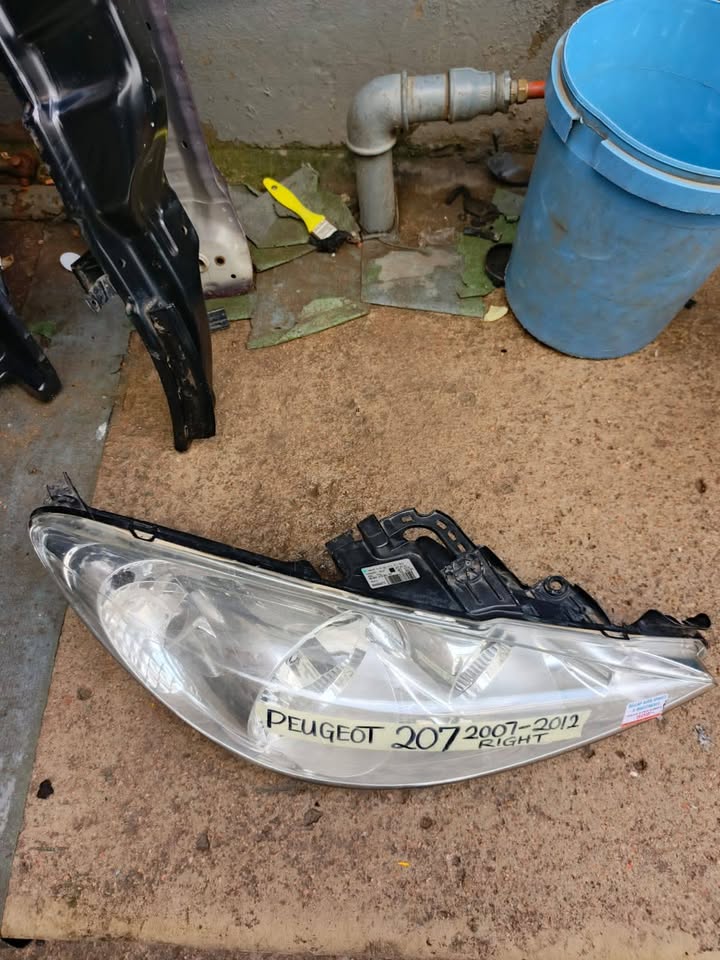 Peugeot 207 Right Headlight 2007-2012 - Private Seller