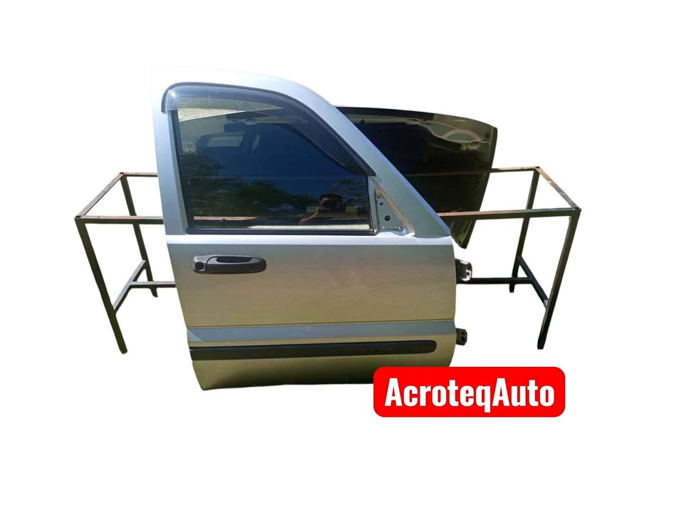 Used 2006 Jeep Cherokee KJ series driver side door - Private Seller
