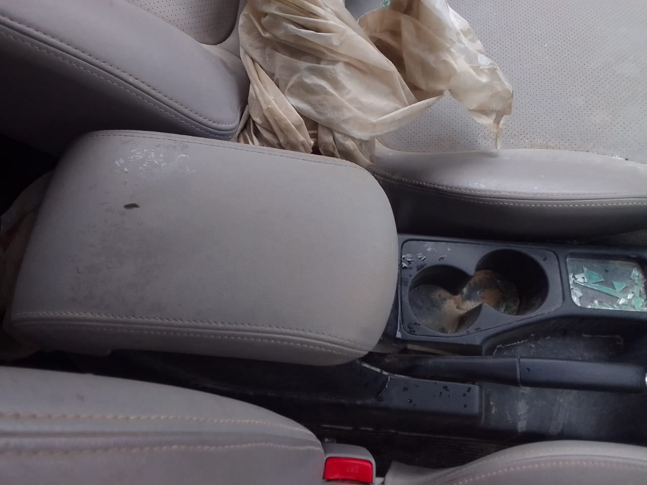 "Used Mitsubishi Pajero Sport Centre Console for sale - Private Seller "Used Mitsubishi Pajero Sport Centre Console for sale - Private Seller