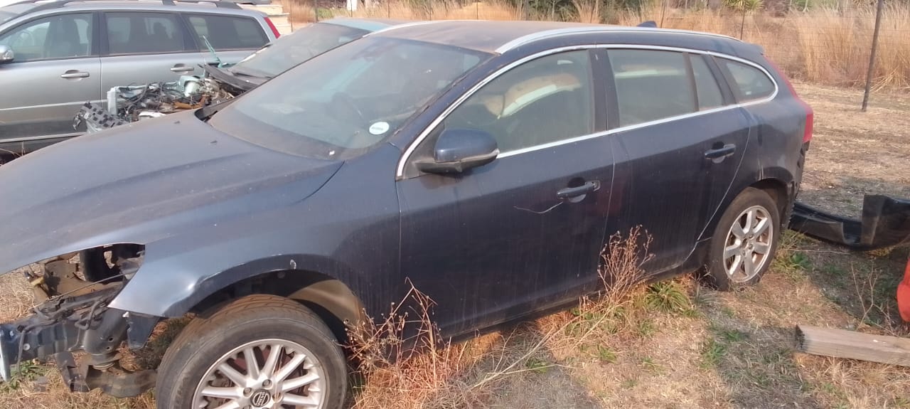Volvo V60 2012 Stripping for spares - Private Seller