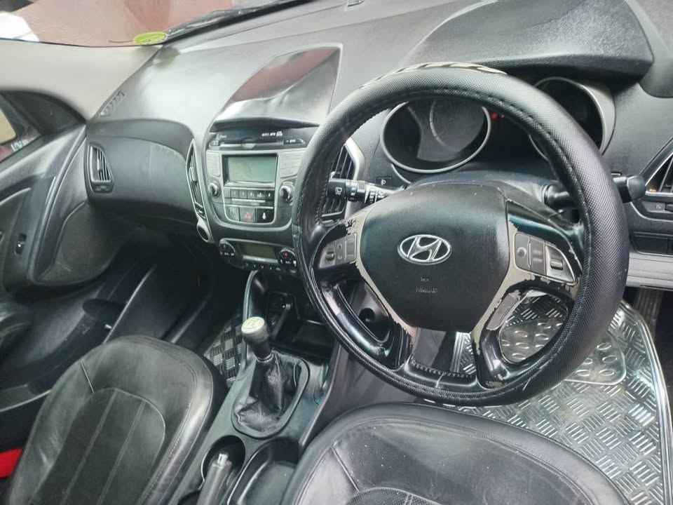 Hyundai ix35 2.0 ex manual  2013 88000km  Grey