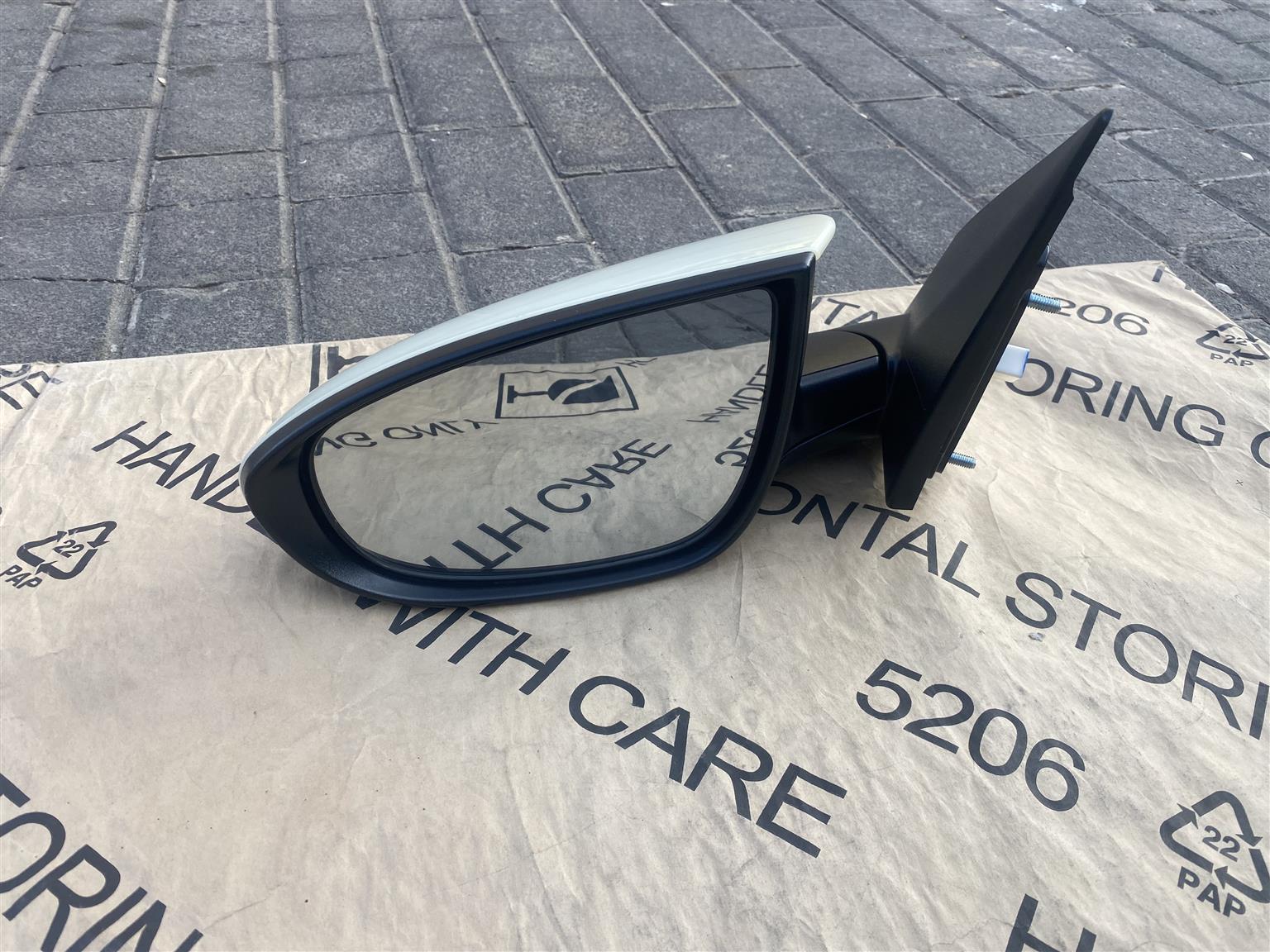 2024 HYUNDAI I20 GRAND ELECTRONIC AUTO-FOLD DOOR MIRROR LEFT SIDE FOR SALE. NEW - Private Seller 2024 HYUNDAI I20 GRAND ELECTRONIC AUTO-FOLD DOOR MIRROR LEFT SIDE FOR SALE. NEW - Private Seller