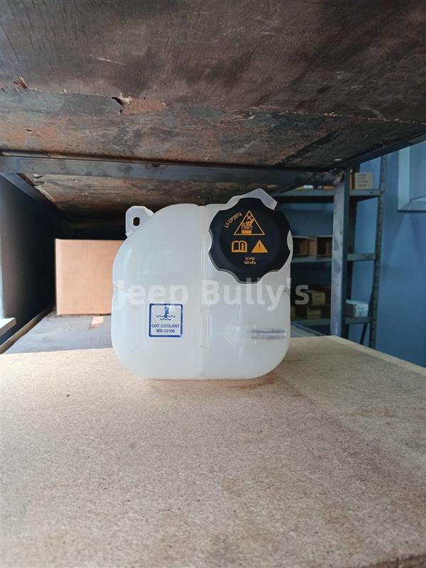 Jeep Cherokee KL Water Bottle In Store - Private Seller Jeep Cherokee KL Water Bottle In Store - Private Seller