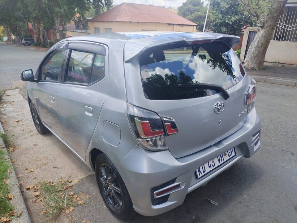 2021 TOYOTA Agya 1.0 Petrol, MANUAL TRANSMISSION  Silver in colour,  mileage