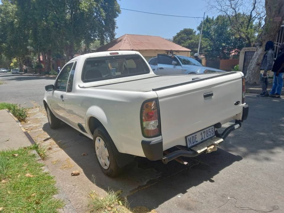 Ford Bantam 1.3 Petrol, Manual Transmission, White Color, Mileage