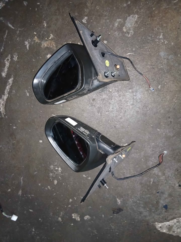 Toyota rumion/ Suzuki etriga both sides indicator mirrors - Private Seller Toyota rumion/ Suzuki etriga both sides indicator mirrors - Private Seller
