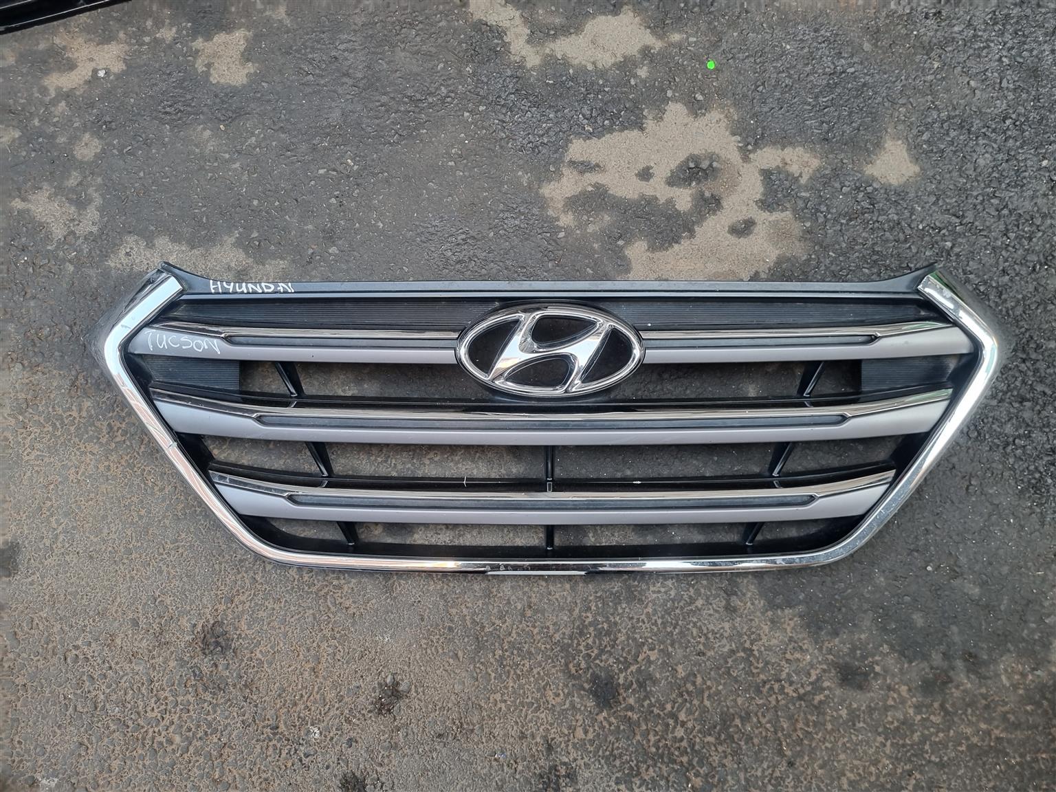 HONDA TUCSON FRONT GRILLE - Private Seller HONDA TUCSON FRONT GRILLE - Private Seller