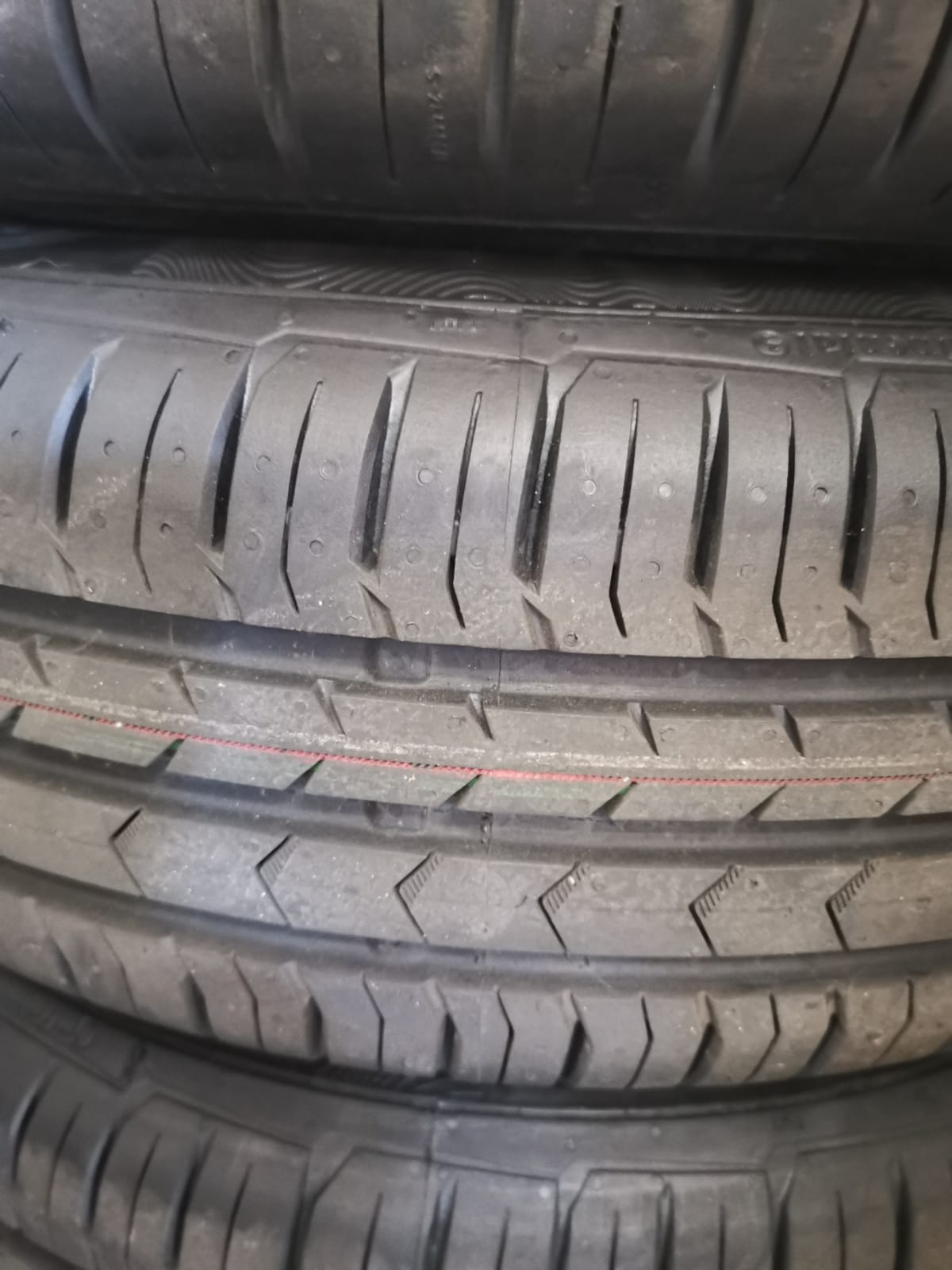 15" VW Polo TSi/Vivo original brand new mags with 185/60/15 Continental tyres se - Private Seller