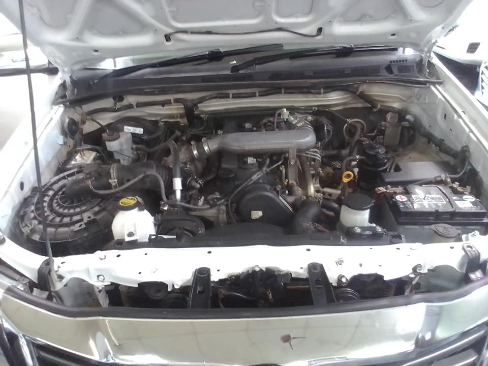 2009 Toyota Hilux 2.5 D-4D Raised Body Double-Cab 4x2 White, Manual, Diesel, 93333km