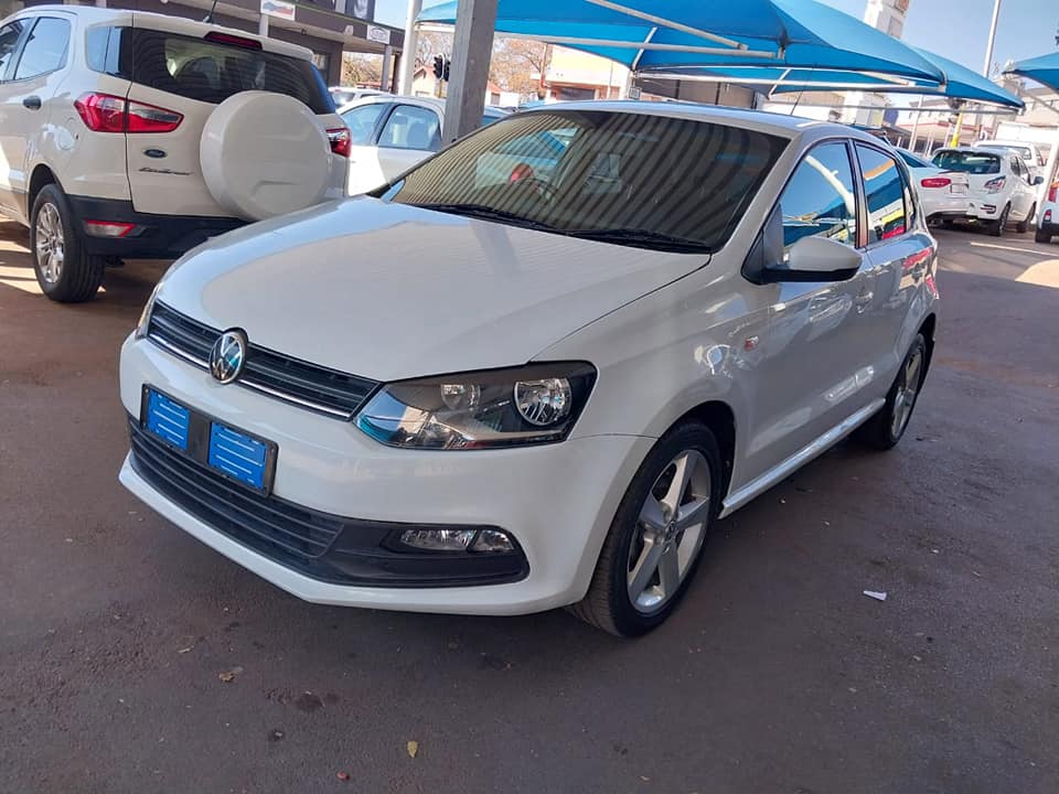 2018 VOLKSWAGEN POLO VIVO 1.4 50 000KM WHITE COLOR MANUEL PETROL