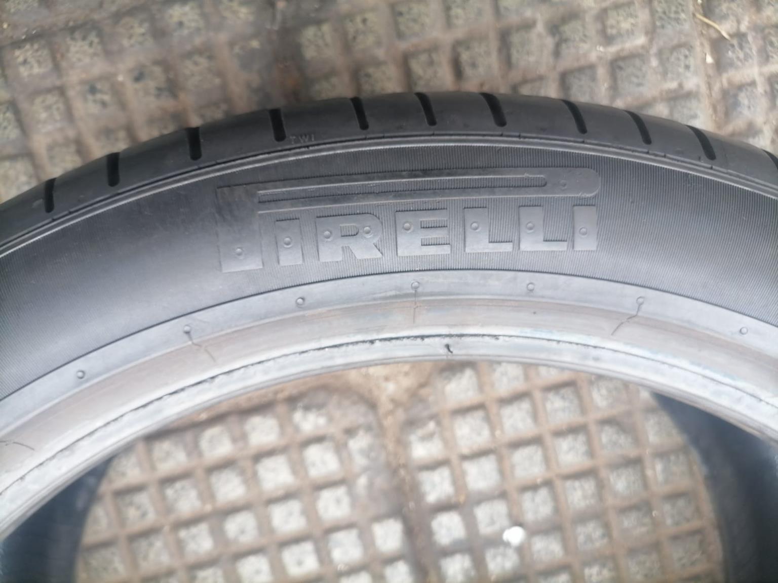 315/35/20 & 275/40/20 Pirelli runflat tyres for BMW X5, X6, X7 - Private Seller