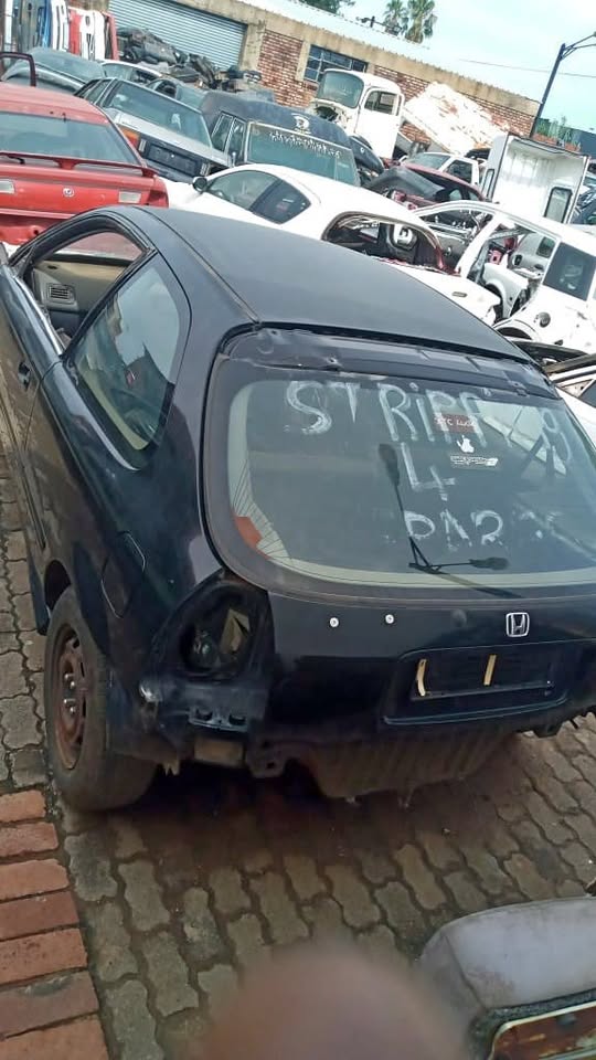 HONDA CIVIC 2 DOOR STRIPPING FOR SPARES.. - Private Seller HONDA CIVIC 2 DOOR STRIPPING FOR SPARES.. - Private Seller