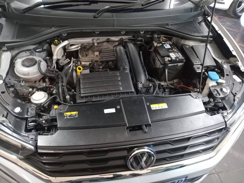 2021 VW T-Roc 1.4 Automatic, Petrol Off white color  Sparekey, service book  Reverse sensor an