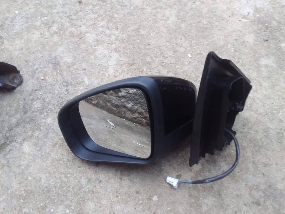 Renault triber left side mirror - Private Seller Renault triber left side mirror - Private Seller
