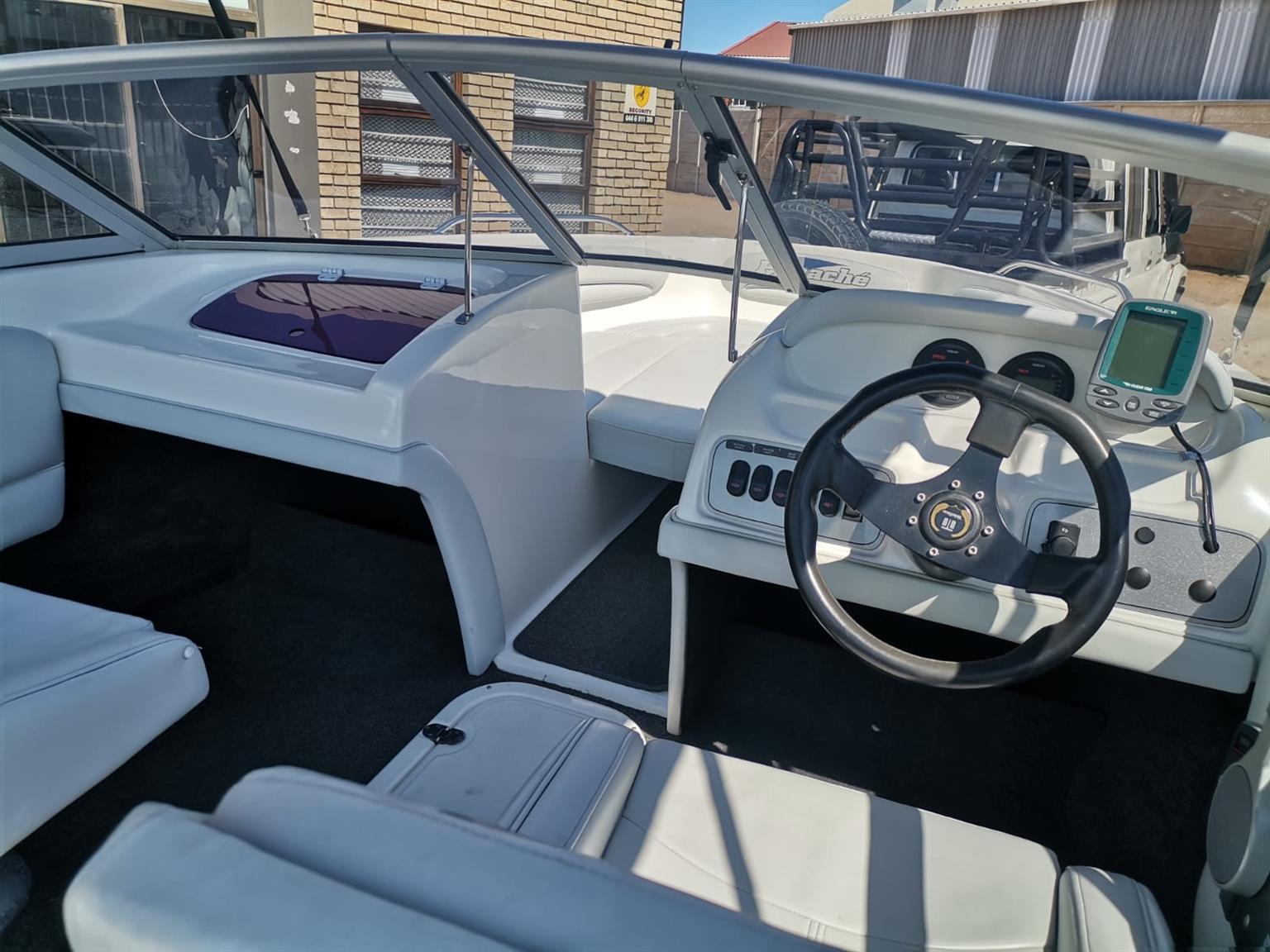 '09 Panache 1750lx with 4-Stroke 115hp Yamaha