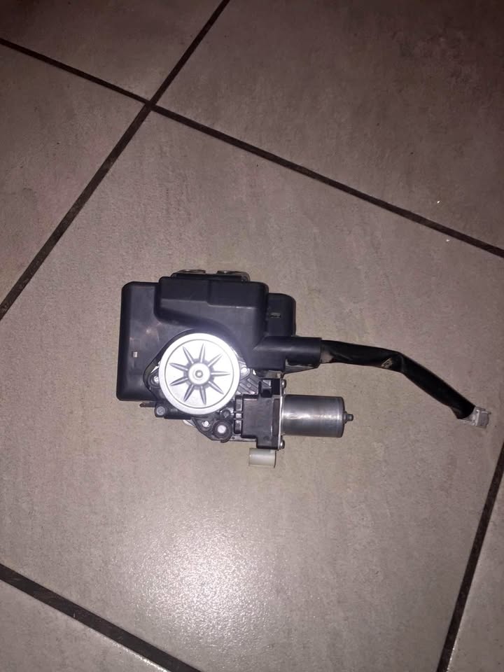 Toyota Fortuner Boot lock Toyota Fortuner Boot lock