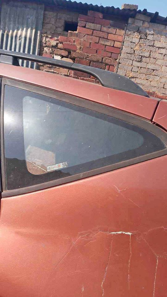 Nissan Murano LR fender glass - Private Seller Nissan Murano LR fender glass - Private Seller