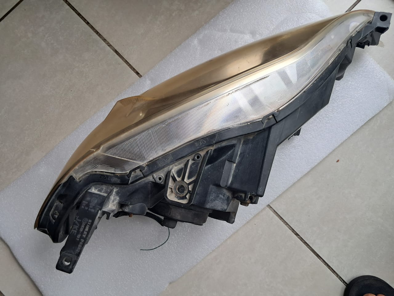 Honda FRV headlight - Private Seller Honda FRV headlight - Private Seller