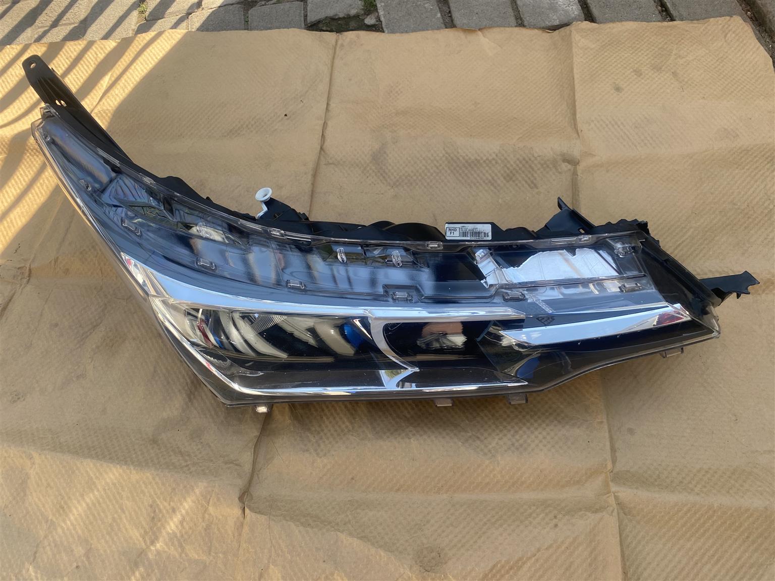 2018 TOYOTA COROLLA PRESTIGE LED HEADLIGHT RIGHT SIDE FOR SALE