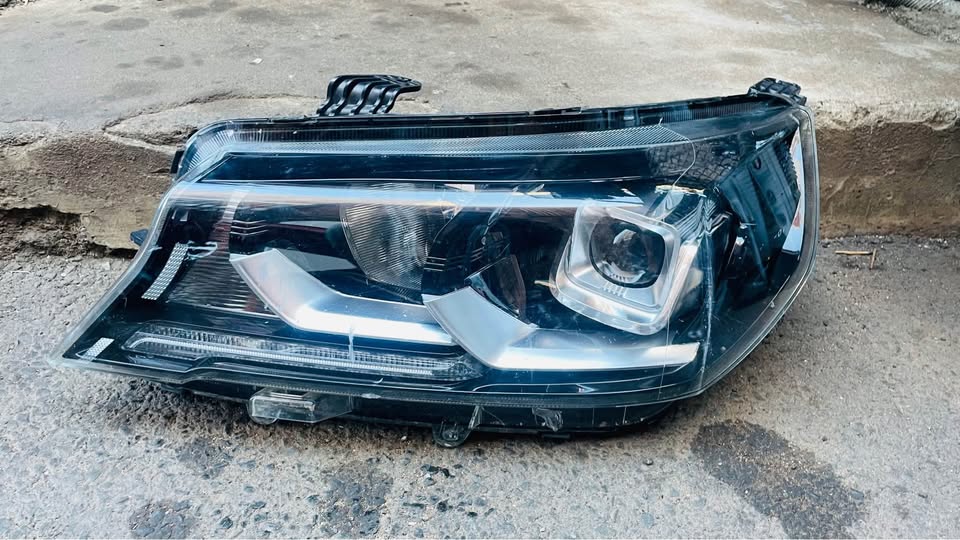 Peugeot Landtrek headlight - Private Seller Peugeot Landtrek headlight - Private Seller