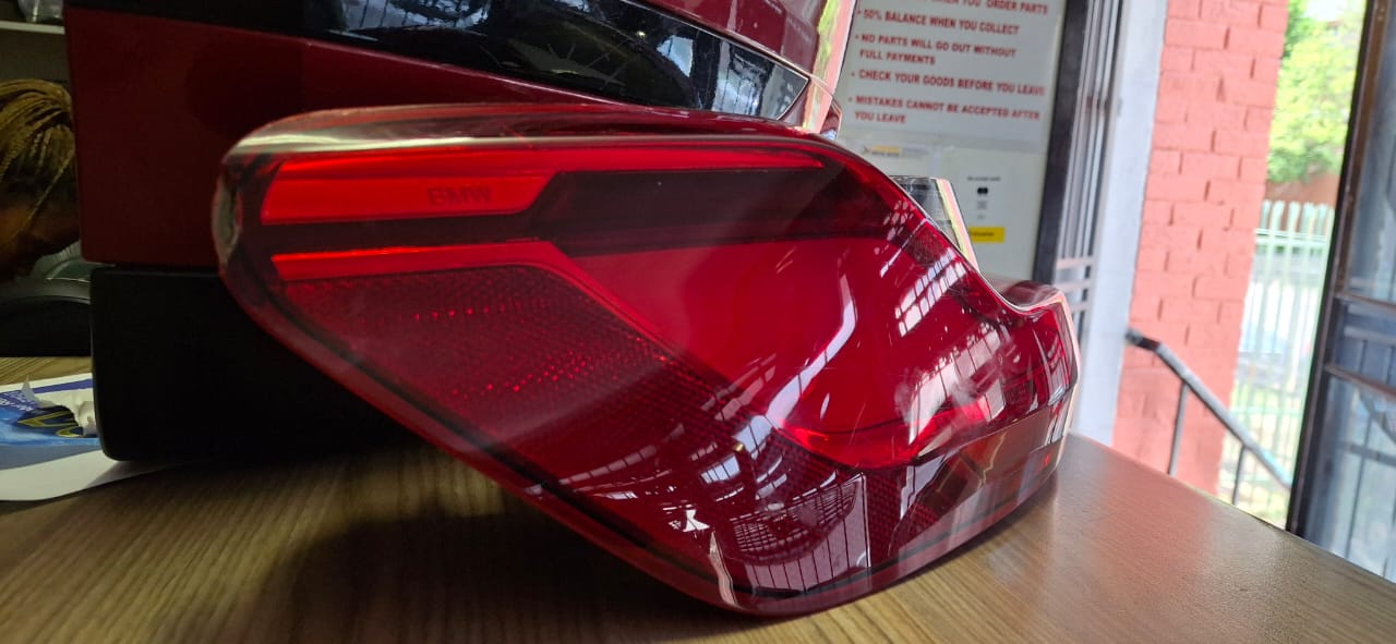 2021 BMW X4 TAILLIGHT OUTTER LEFTSIDE AVAILABLE FOR SALE - Private Seller