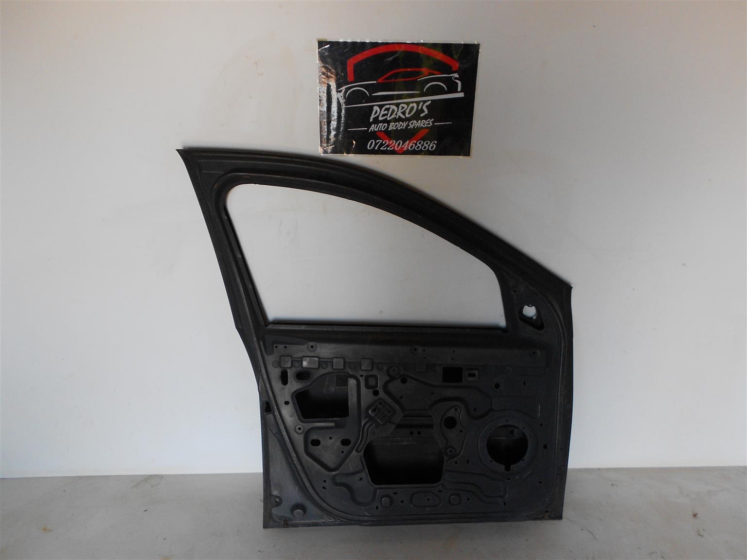 Renault Sandero Left Front Door shell - Private Seller Renault Sandero Left Front Door shell - Private Seller