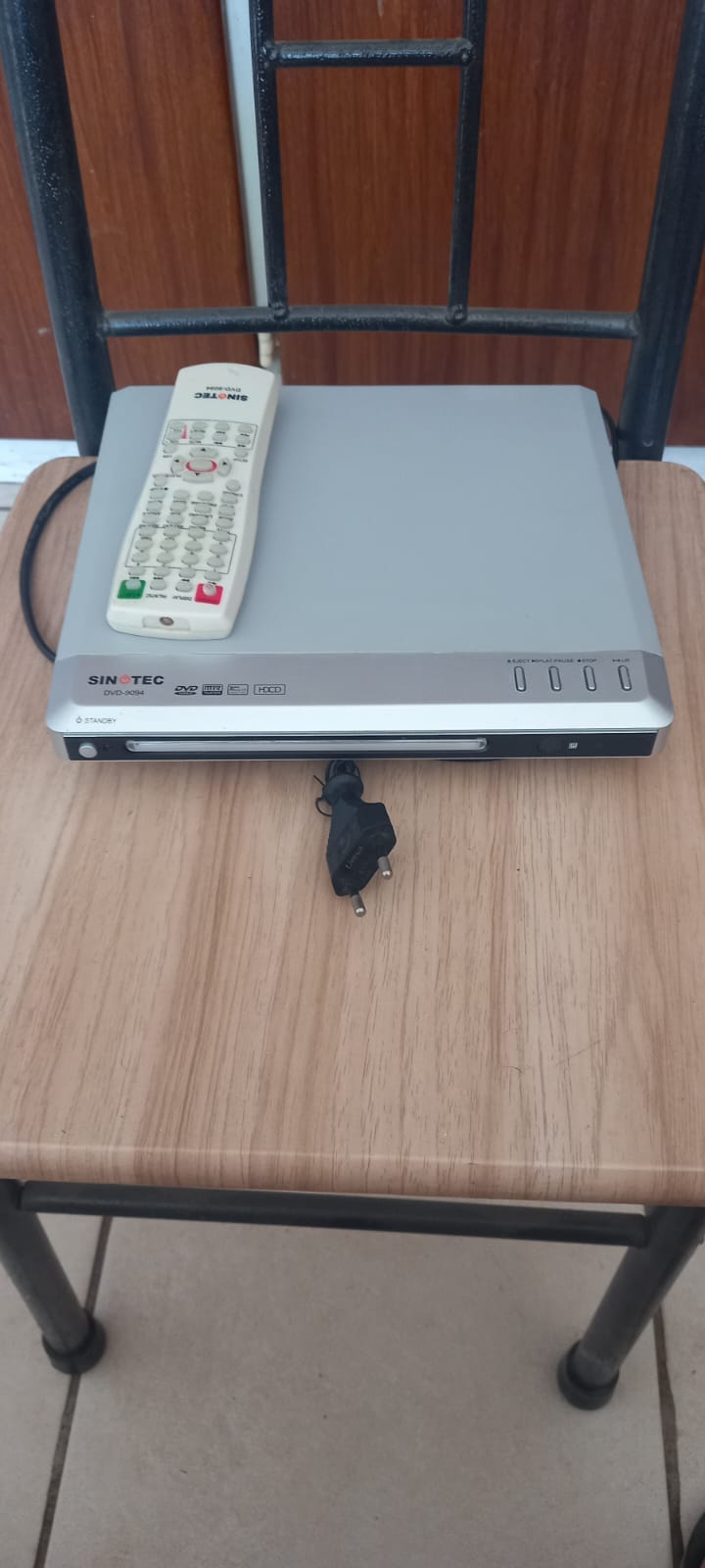 DVD Player with remote USB Compatible DVD Player with remote USB Compatible