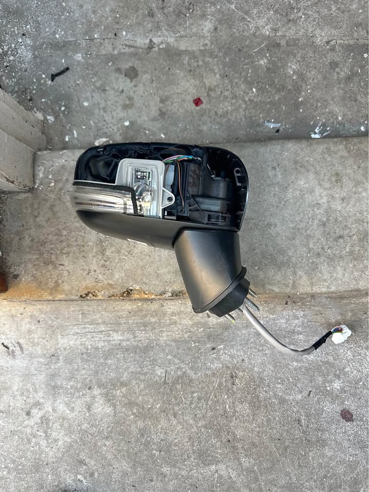 Toyota starlet right side mirror - Private Seller Toyota starlet right side mirror - Private Seller