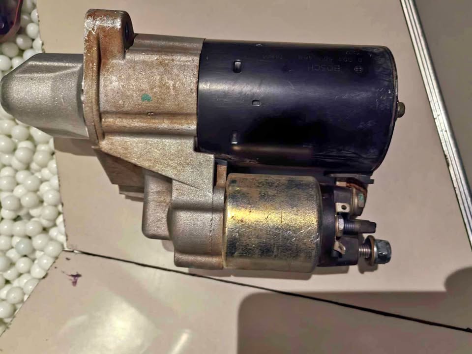 W204 Mercedes Benz C300/ C350 Bosch Engine Starter Motor A - Private Seller W204 Mercedes Benz C300/ C350 Bosch Engine Starter Motor A - Private Seller