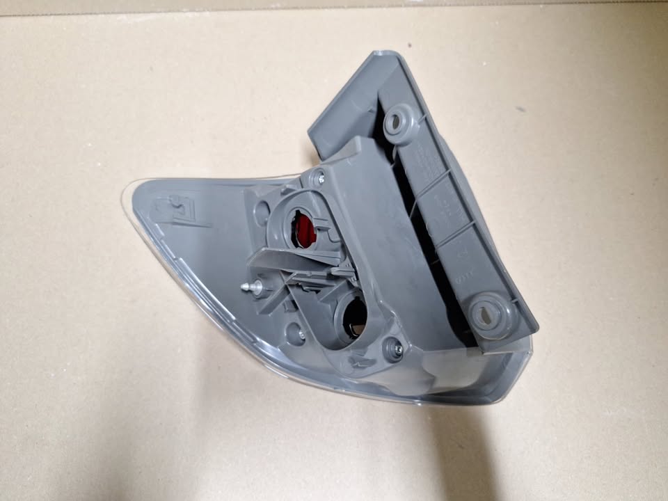 Toyota Fortuner RHS Back Taillight (2013 - 2015) - Private Seller Toyota Fortuner RHS Back Taillight (2013 - 2015) - Private Seller