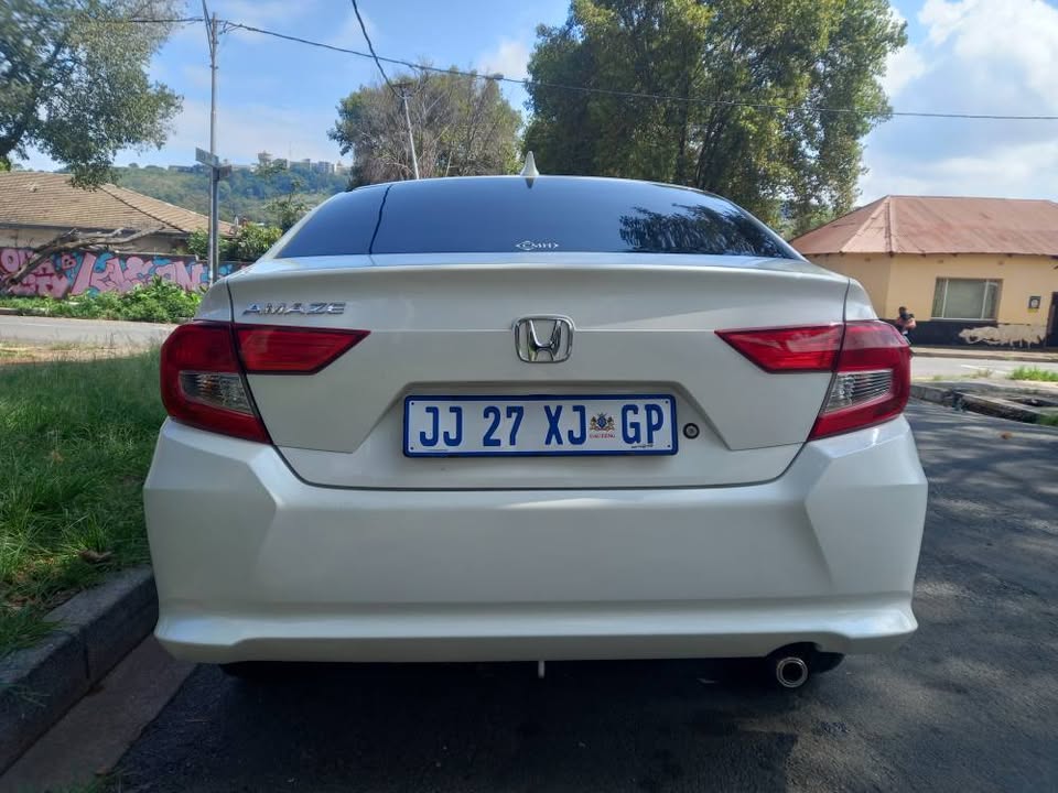 2019 Honda Amaze Sedan 1.2 Petrol, Automatic, White, 75000kms, Leather Seats.